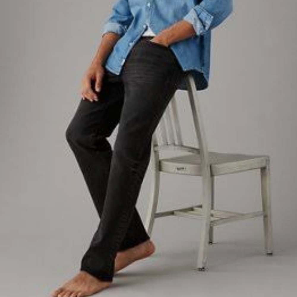 American Eagle Easyflex Relaxed Straight Jean - Picture 1 of 9